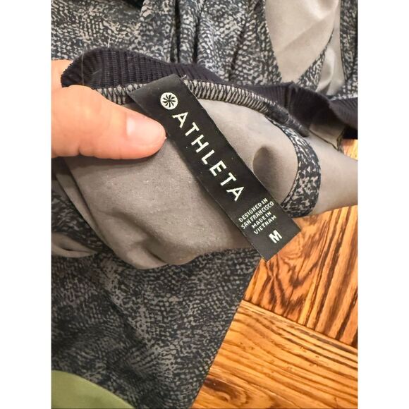 Athleta Viper Black Gray Zephyr Print Crew Neck Sleeveless Tank Top Size Medium - Picture 3 of 5